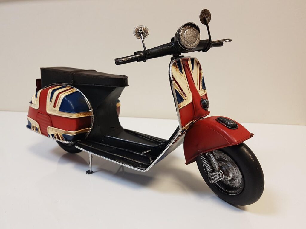 moped model, union jack, vespa-2917573.jpg